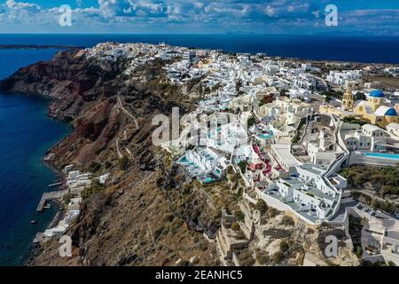 Luftbild von Oia, Santorini, Kykladen, Griechische Inseln, Griechenland, Europa Stockfoto