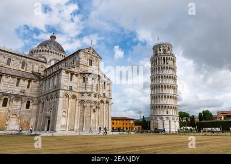 Piazza del Duomo mit Kathedrale und Schiefen Turm, UNESCO-Weltkulturerbe, Pisa, Toskana, Italien, Europa Stockfoto