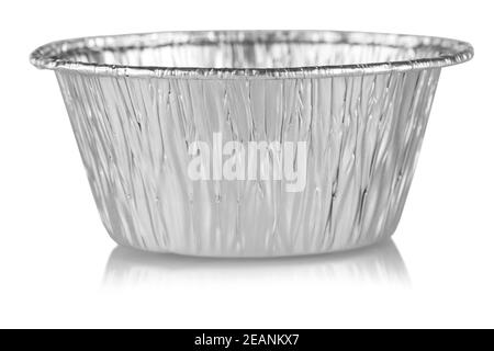 Die leere Pie und Brot glänzende Aluminium-Vorlage in Weiß Isolierter Hintergrund Stockfoto