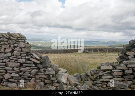 Sommersturm über Manchester aus der Nähe von Bowstonegate Lyme gesehen Handley Lyme Park Disley Cheshire England Stockfoto