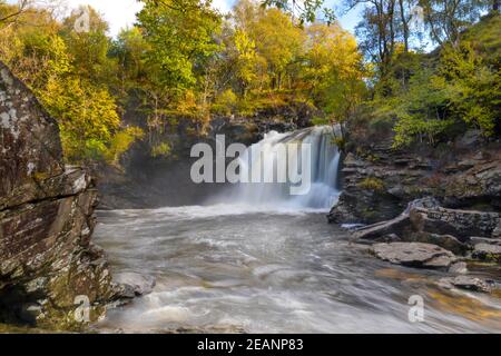 Wasserfall, Falls of Falloch, River Falloch, Glen Falloch, Stirlingshire, Schottland, Großbritannien, Europa Stockfoto