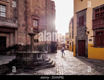 Brunnen an der Plaza del Pilar Nuevo, Las Palmas de Gran Canaria, Gran Canaria, Kanarische Inseln, Spanien, Atlantik, Europa Stockfoto