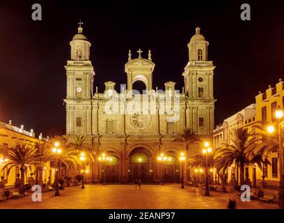 Kathedrale Santa Ana bei Nacht, Plaza de Santa Ana, Las Palmas de Gran Canaria, Gran Canaria, Kanarische Inseln, Spanien, Atlantik, Europa Stockfoto