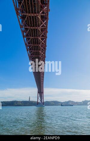 Der Brücke 25 de Abril Stockfoto