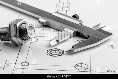 Mess- und Zeicheninstrumente und alte Zeichnungen Stockfoto