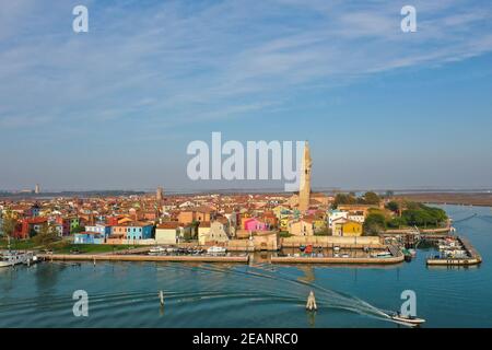 Luftaufnahme der Insel Burano, Lagune von Venedig, UNESCO-Weltkulturerbe, Venetien, Italien, Europa Stockfoto