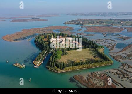 Luftaufnahme von San Francesco del Deserto, Lagune von Venedig, Venetien, Italien, Europa Stockfoto