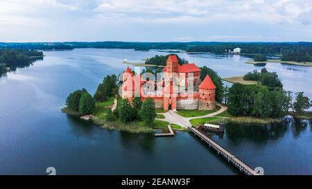 Drohne Blick auf Trakai Island Castle in Galve Lake Stockfoto