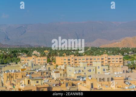 Luftaufnahme der Stadt Nizwa von der Spitze der lokalen Festung im Oman. Stockfoto