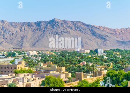 Luftaufnahme der Stadt Nizwa von der Spitze der lokalen Festung im Oman. Stockfoto