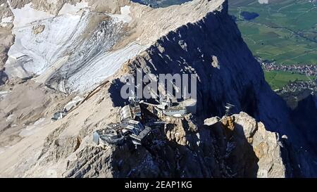 Alpenflug über die Zugspitze Stockfoto