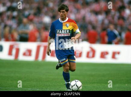 Berlin, Deutschland. 05th Jan, 2021. firo: 29.03.1998 Fuvuball: Fußball: Archivfotos 28.Spieltag 1.Bundesliga-Saison 1997/1998 1.FC kV? ln, Köln - VfL Bochum 2: 1 Dariusz Wosz, Single Action, VfL Quelle: dpa/Alamy Live News Stockfoto