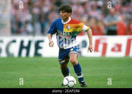 Berlin, Deutschland. 05th Jan, 2021. firo: 29.03.1998 Fuvuball: Fußball: Archivfotos 28.Spieltag 1.Bundesliga-Saison 1997/1998 1.FC kV? ln, Köln - VfL Bochum 2: 1 Dariusz Wosz, Single Action, VfL Quelle: dpa/Alamy Live News Stockfoto