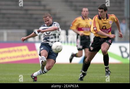 Berlin, Deutschland. 05th Jan, 2021. firo: 28.03.1998 Fuvuball: Fußball: Archivfotos 28th Spieltag 1st Bundesliga-Saison 1997/1998 Hertha BSC Berlin - VfB Stuttgart 3: 0 Marc Arnold, Duels, Hertha Links Quelle: dpa/Alamy Live News Stockfoto