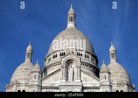 Basilika von Sacré Coeur, gewidmet der Heiligen Herzen Jesu in Paris. Stockfoto