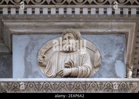 Prophet Sacharja, Relief auf dem Portal der Kathedrale Saint Lawrence in Lugano, Schweiz Stockfoto