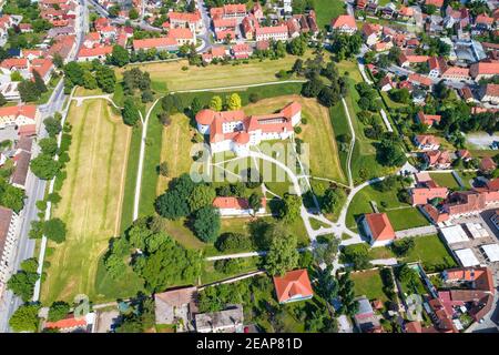 Historische Stadt Varazdin Luftaufnahme, barocke touristische Destination Stockfoto