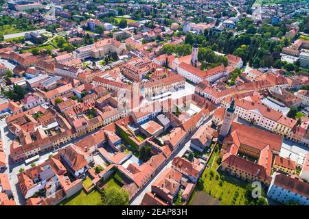 Historische Stadt Varazdin Luftaufnahme, barocke touristische Destination Stockfoto