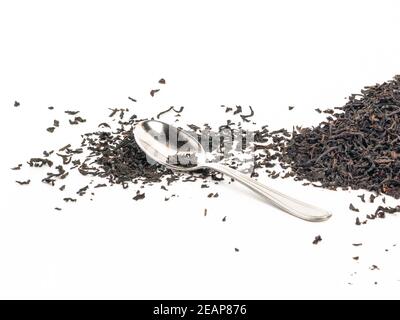 Löffel mit Teeblättern Stockfoto