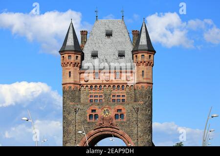 Die Nibelungenbrücke ist eine Sehenswürdigkeit von Worms Stockfoto