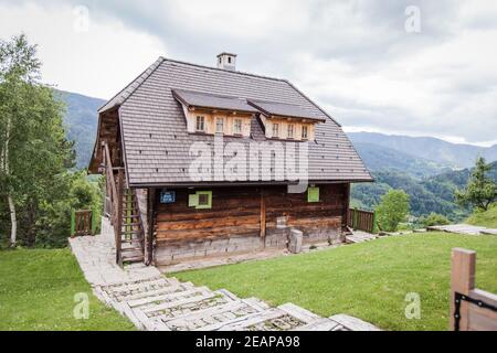 Ethno Dorf Drvengrad, Mokra Gora, traditionelle Öko-Dorf von berühmten Regisseur Emir Kusturica gebaut, Touristenattraktion Stockfoto