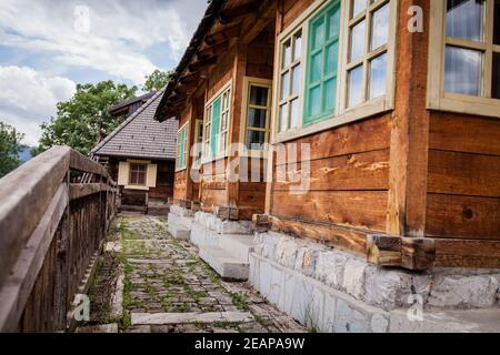 Ethno Dorf Drvengrad, Mokra Gora, traditionelle Öko-Dorf von berühmten Regisseur Emir Kusturica gebaut, Touristenattraktion Stockfoto