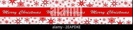 Weihnachtliche Dekoration in rot auf langem Banner - verschiedene Schneeflocken Und Eissterne auf weißem Hintergrund - Merry Christmas Lettering Auf Band Stockfoto