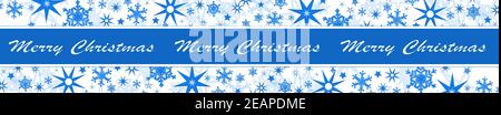 Weihnachtliche Dekoration in blau auf langem Banner - verschiedene Schneeflocken Und Eissterne auf weißem Hintergrund - Merry Christmas Lettering Auf Band Stockfoto