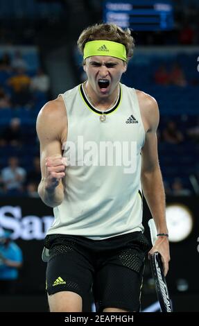 Melbourne, Australien. Februar 2021, 10th. Alexander Zverev von Deutschland feiert während der Männer-Einzel-Spiel gegen Maxime Cressy aus den Vereinigten Staaten bei Australian Open in Melbourne Park, in Melbourne, Australien, am 10. Februar 2021. Quelle: Bai Xuefei/Xinhua/Alamy Live News Stockfoto