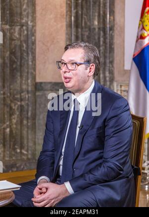 (210210) -- BELGRAD, 10. Februar 2021 (Xinhua) -- der serbische Präsident Aleksandar Vucic spricht in einem Interview mit Xinhua in Belgrad, Serbien, 8. Februar 2021. ZUM INTERVIEW: China ist ein "Freund" Serbiens - serbischer Präsident" (Foto: Wang Wei/Xinhua) Stockfoto