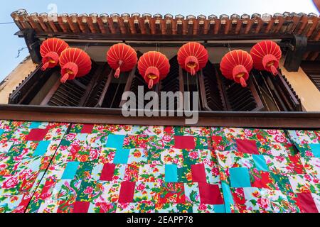 Hängende rote Laterne, traditionelle Art und Weise, unser chinesisches Mondneujahr zu feiern Stockfoto