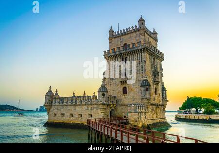 Sonnenuntergang über dem belem Turm in lissabon Stockfoto