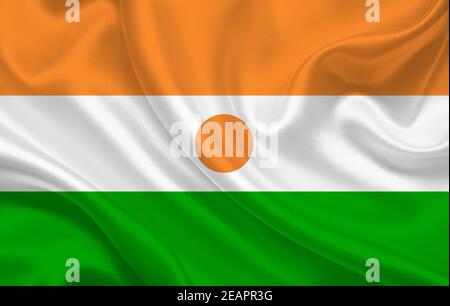 Niger Land Flagge auf gewellte Seide Stoff Hintergrund Panorama Stockfoto