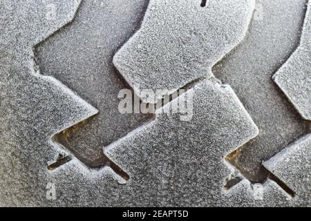 Raureif auf ein Gummirad Reifen Stockfoto
