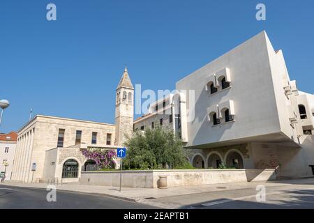 Split, Kroatien - 14. Aug 2020: Blick nach oben auf das Kloster unserer Lieben Frau von Gesundheit Stockfoto