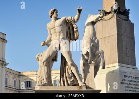 Italien, Rom, Piazza del Quirinale, Brunnen des Monte Cavallo mit den Statuen von Castor und Pollux Stockfoto