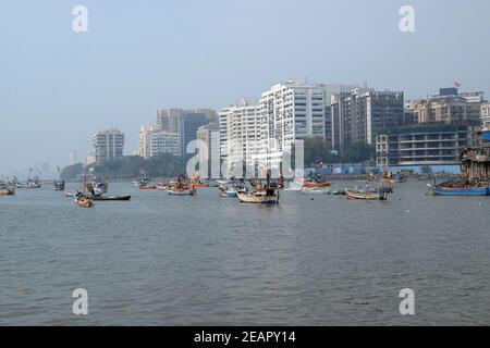 Fischerboote im Fischerdorf Colaba, am südlichen Ende der Stadt Mumbai, Indien Stockfoto