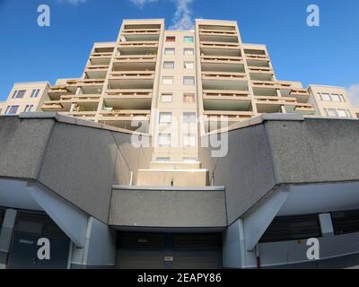 Schöneberger Terrassen: Reihenhaus in Berlin Schöneberg-Gebäude 1976-1979 als sozialer Wohnungsbau. Ein Beispiel der Nachkriegsmoderne in Deutschland. Stockfoto
