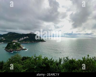 Blick auf die Klippen in San sebastian Stockfoto