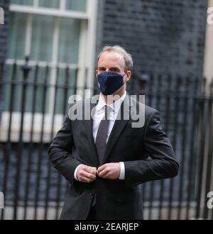 London, England, Großbritannien. Februar 2021, 10th. Der britische Außenminister und erste Außenminister DOMINIC RAAB wird in der Downing Street gesehen. Kredit: Tayfun Salci/ZUMA Wire/Alamy Live Nachrichten Stockfoto