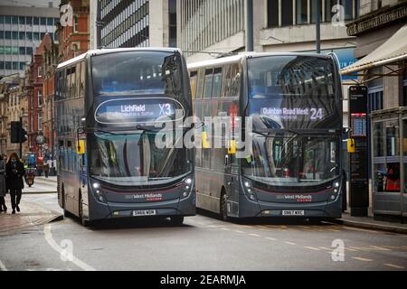 National Express West Midlands Doppeldeckerbusse in Birminhams Stadt Zentrieren Stockfoto