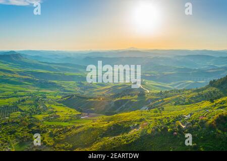 Blick auf ein Tal bei Enna im Zentrum Siziliens, Italien Stockfoto