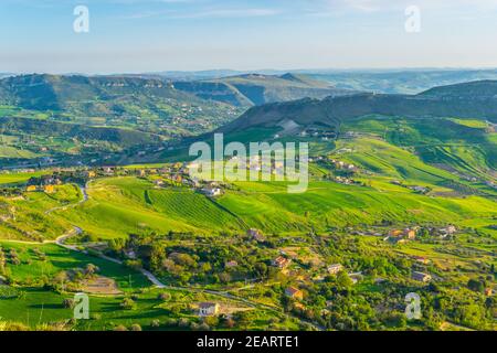 Blick auf ein Tal bei Enna im Zentrum Siziliens, Italien Stockfoto