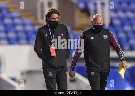 Reading, Großbritannien. Februar 2021, 10th. Thomas Frank Manager von Brentford kommt am 2/10/2021 im Madejski Stadion in Reading, Großbritannien an. (Foto: Phil Westlake/News Images/Sipa USA) Quelle: SIPA USA/Alamy Live News Stockfoto