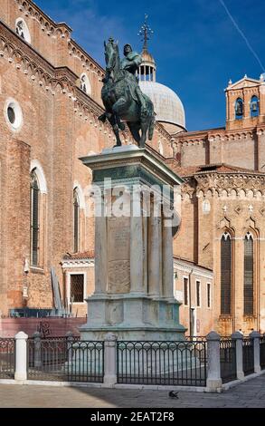 Reiterstatue von Bartolomeo Colleoni auf Campo Santi Giovanni e Paolo, Statua di Bartolomeo Colleoni, Venedig, Venetien, Italien Stockfoto