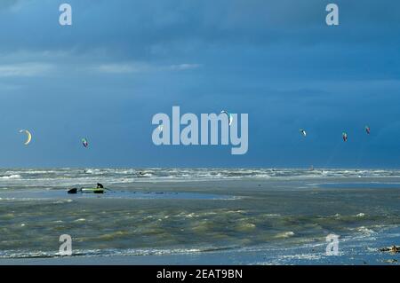 Kitesurfer, Lenkdrachensegeln, Sankt Peter-Ording Stockfoto