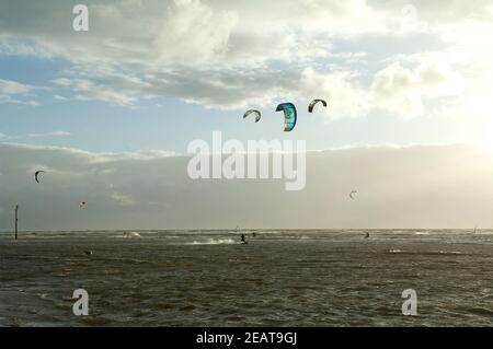 Kitesurfer, Lenkdrachensegeln, Sankt Peter-Ording Stockfoto