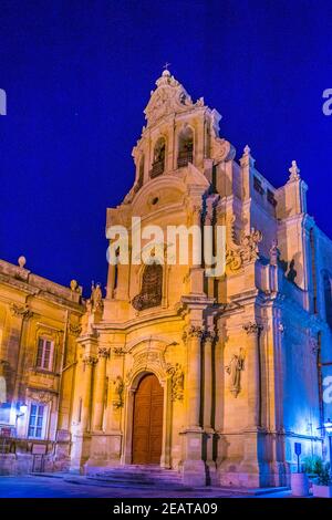 Nachtansicht der Chiesa di san giuseppe in Ragusa, Sizilien, Italien Stockfoto