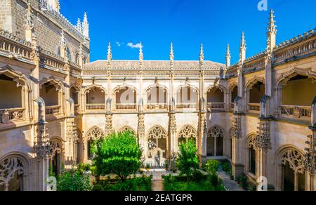 Grüner Innenhof im Monasterio de San Juan de los Reyes in Toledo, Spanien Stockfoto