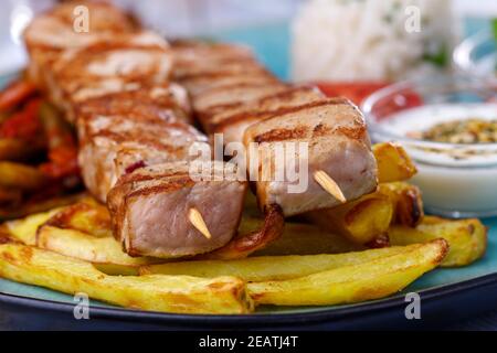 griechische Souvlaki-Spieße Stockfoto